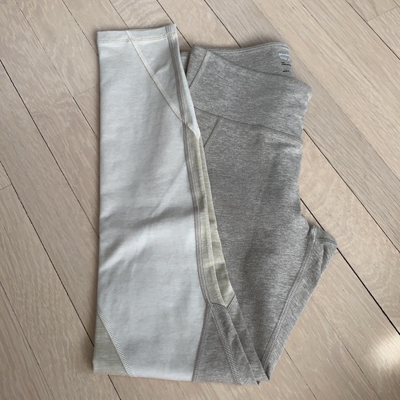 Aritzia TNA Leggings - Picture 2 of 6